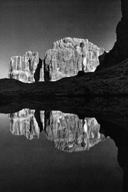 Горная фотография - черно-белая или цветная?